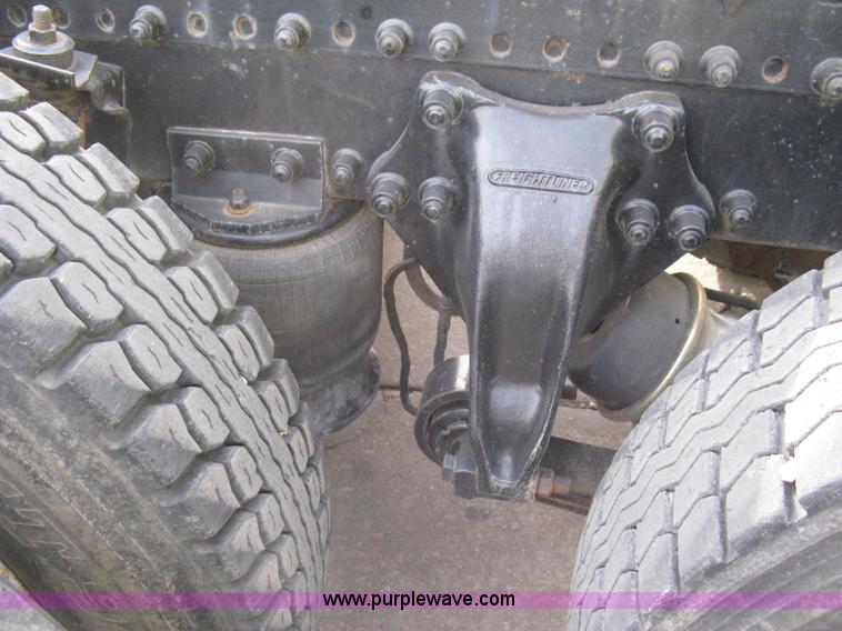 image for item I5707 1993 Freightliner FLA cab over semi truck