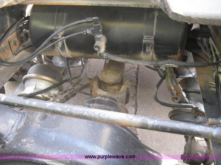 image for item I5707 1993 Freightliner FLA cab over semi truck