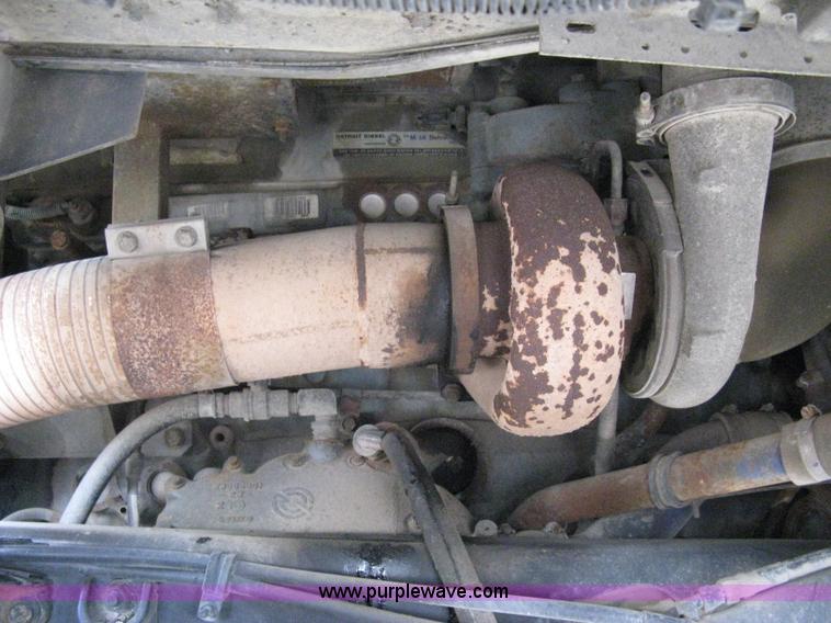 image for item I5707 1993 Freightliner FLA cab over semi truck