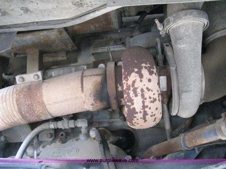 image for item I5707 1993 Freightliner FLA cab over semi truck