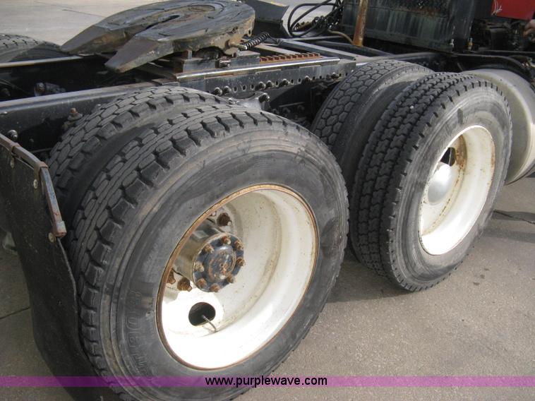 image for item I5707 1993 Freightliner FLA cab over semi truck