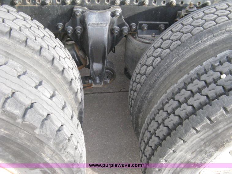 image for item I5707 1993 Freightliner FLA cab over semi truck