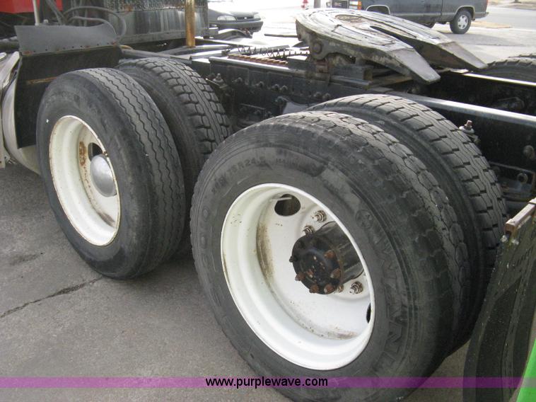 image for item I5707 1993 Freightliner FLA cab over semi truck