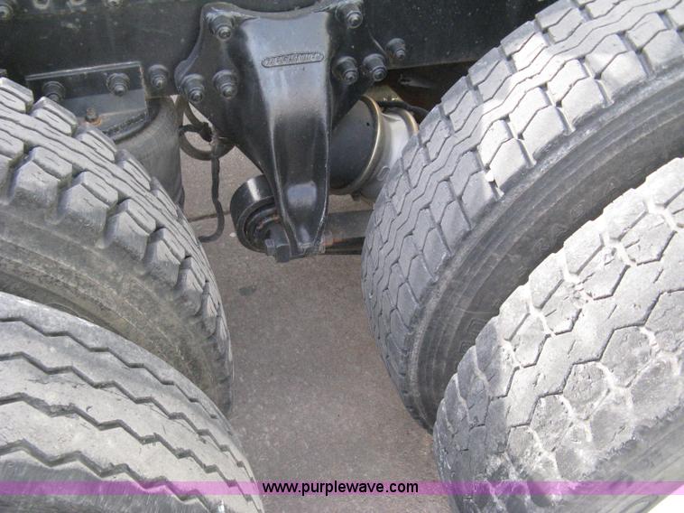 image for item I5707 1993 Freightliner FLA cab over semi truck