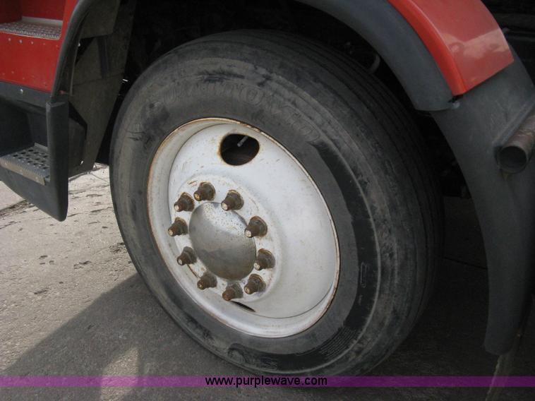 image for item I5707 1993 Freightliner FLA cab over semi truck