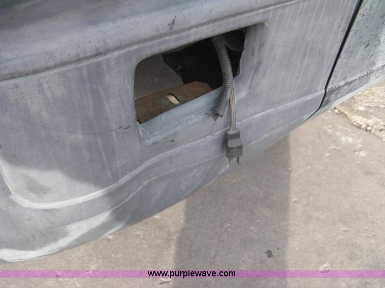 image for item I5707 1993 Freightliner FLA cab over semi truck