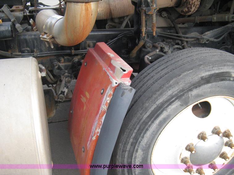 image for item I5707 1993 Freightliner FLA cab over semi truck