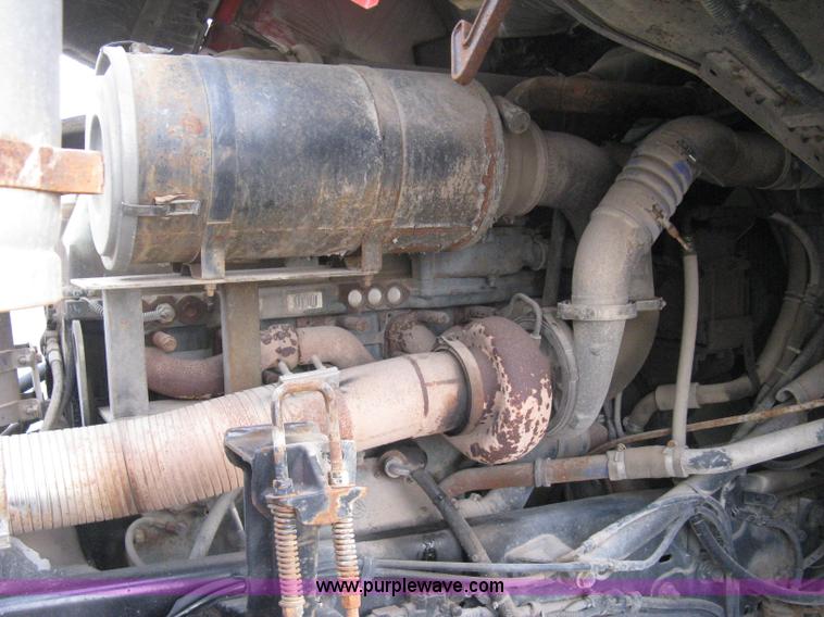 image for item I5707 1993 Freightliner FLA cab over semi truck