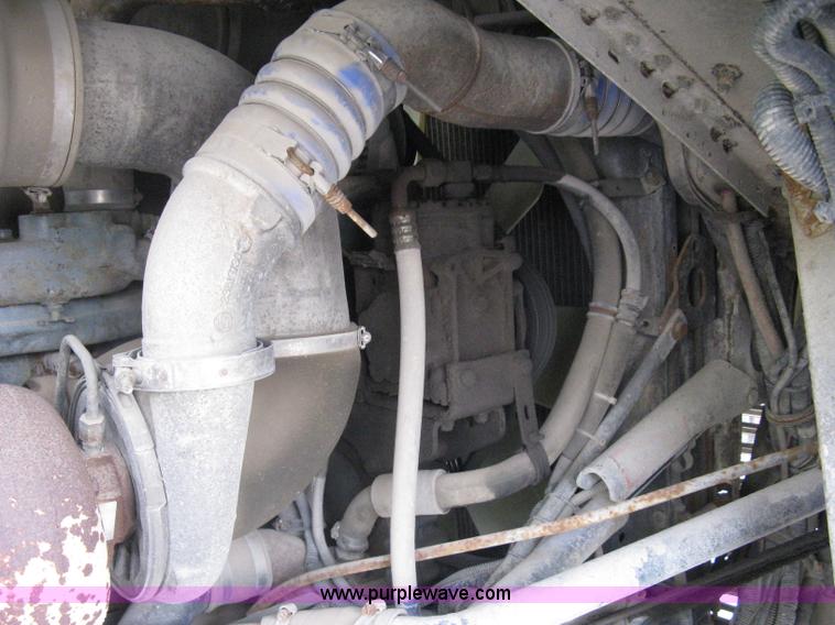 image for item I5707 1993 Freightliner FLA cab over semi truck