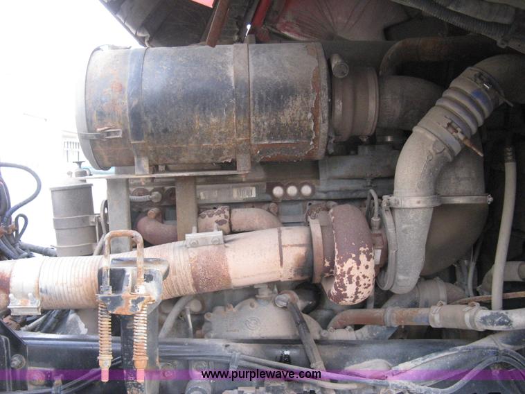 image for item I5707 1993 Freightliner FLA cab over semi truck