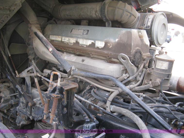 image for item I5707 1993 Freightliner FLA cab over semi truck