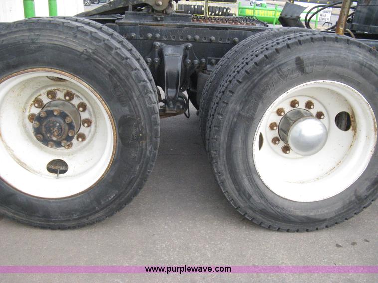 image for item I5707 1993 Freightliner FLA cab over semi truck