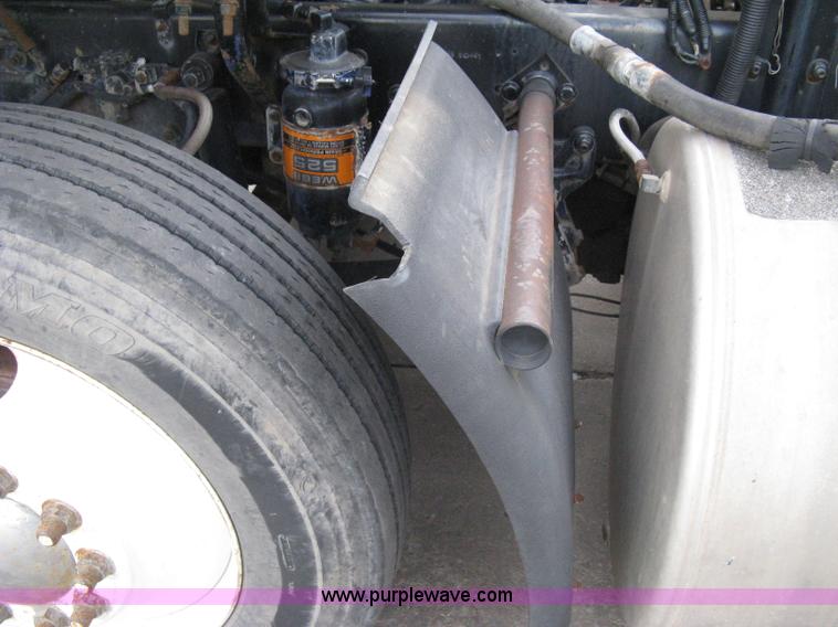 image for item I5707 1993 Freightliner FLA cab over semi truck