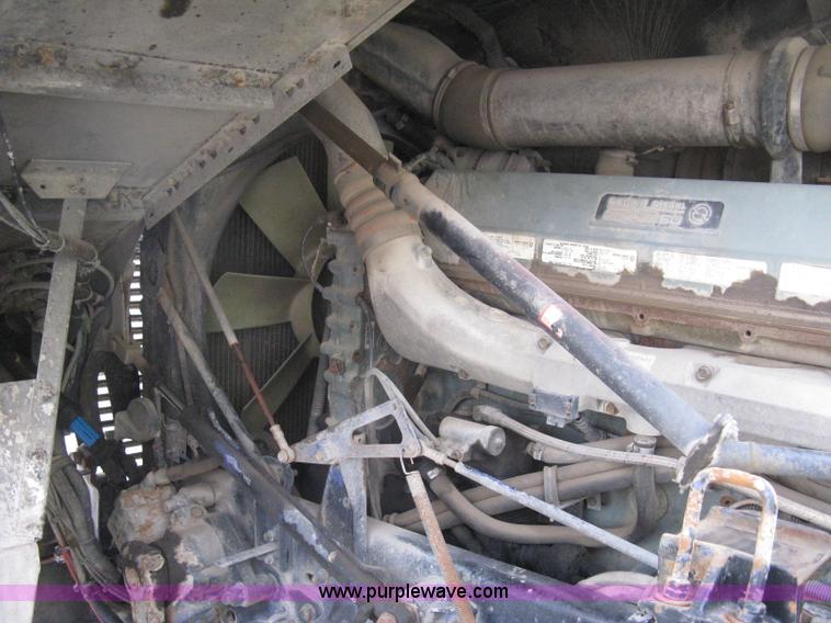 image for item I5707 1993 Freightliner FLA cab over semi truck