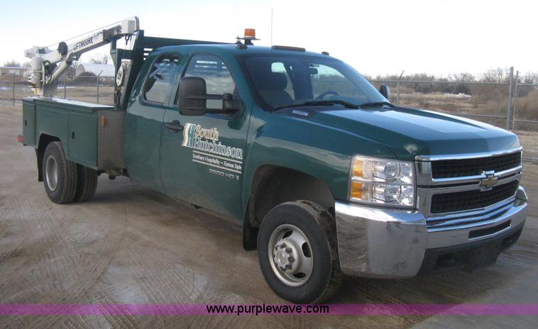 image for item I5737 2007 Chevrolet Silverado 3500HD Ext. Cab utility truck