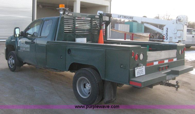 image for item I5737 2007 Chevrolet Silverado 3500HD Ext. Cab utility truck