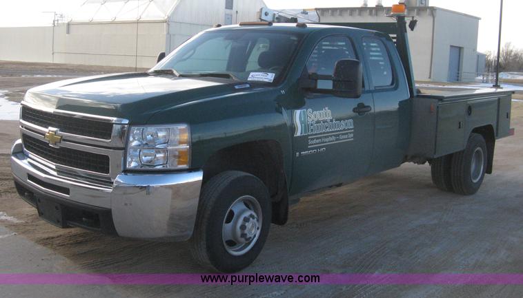 image for item I5737 2007 Chevrolet Silverado 3500HD Ext. Cab utility truck
