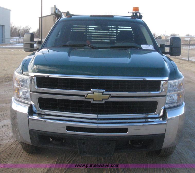 image for item I5737 2007 Chevrolet Silverado 3500HD Ext. Cab utility truck