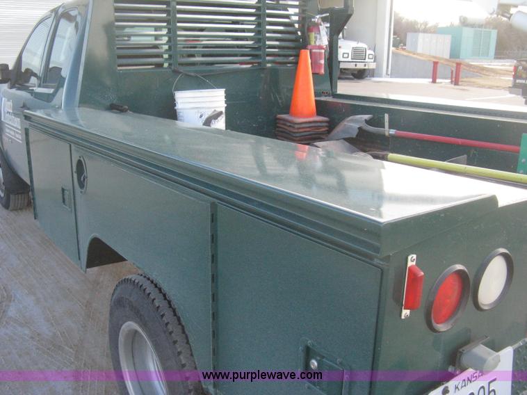 image for item I5737 2007 Chevrolet Silverado 3500HD Ext. Cab utility truck