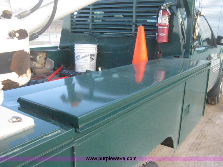 image for item I5737 2007 Chevrolet Silverado 3500HD Ext. Cab utility truck