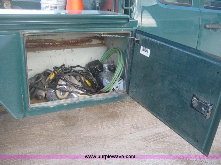 image for item I5737 2007 Chevrolet Silverado 3500HD Ext. Cab utility truck