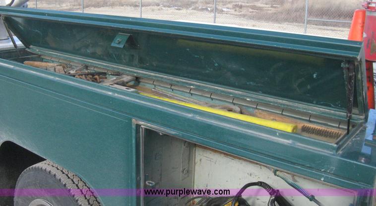 image for item I5737 2007 Chevrolet Silverado 3500HD Ext. Cab utility truck