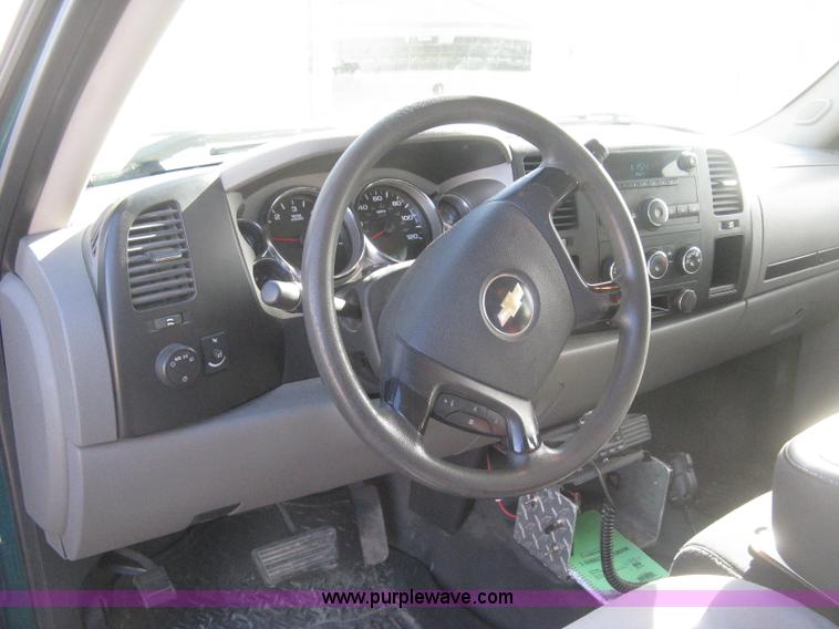 image for item I5737 2007 Chevrolet Silverado 3500HD Ext. Cab utility truck