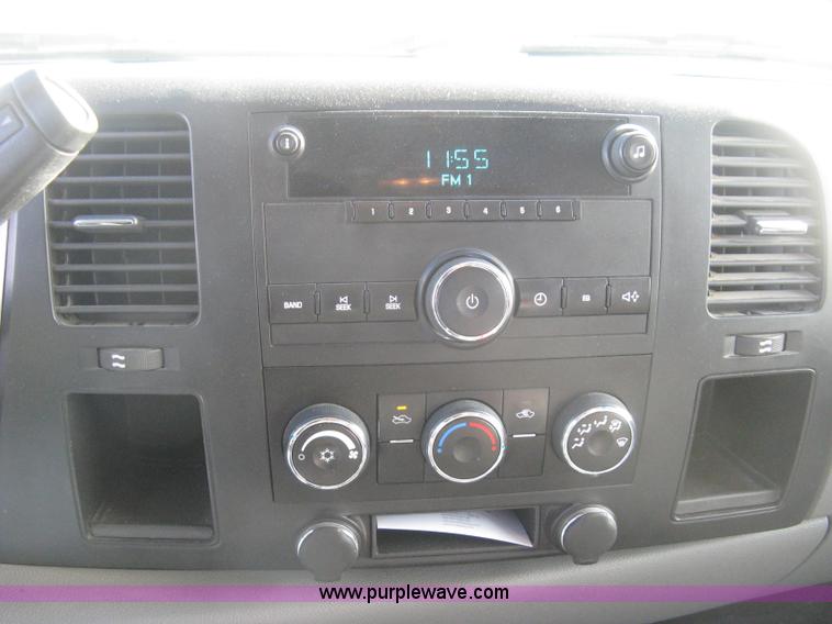 image for item I5737 2007 Chevrolet Silverado 3500HD Ext. Cab utility truck