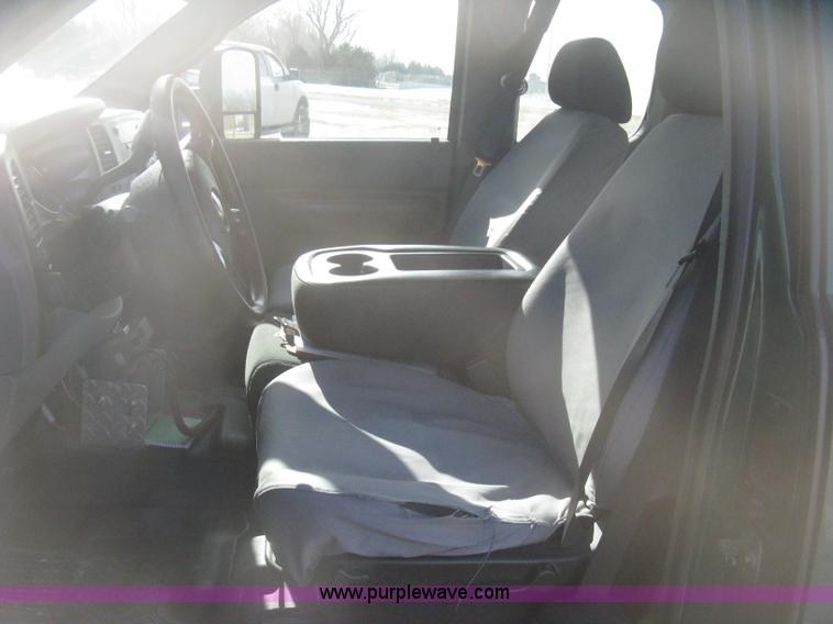 image for item I5737 2007 Chevrolet Silverado 3500HD Ext. Cab utility truck