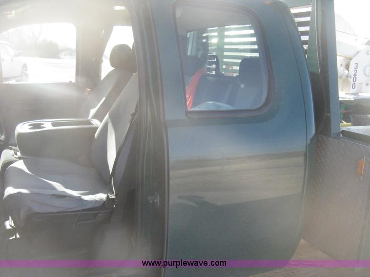 image for item I5737 2007 Chevrolet Silverado 3500HD Ext. Cab utility truck