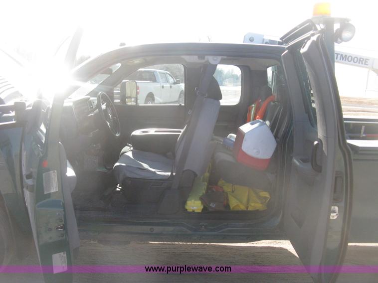 image for item I5737 2007 Chevrolet Silverado 3500HD Ext. Cab utility truck