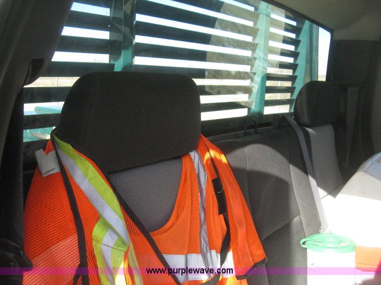 image for item I5737 2007 Chevrolet Silverado 3500HD Ext. Cab utility truck