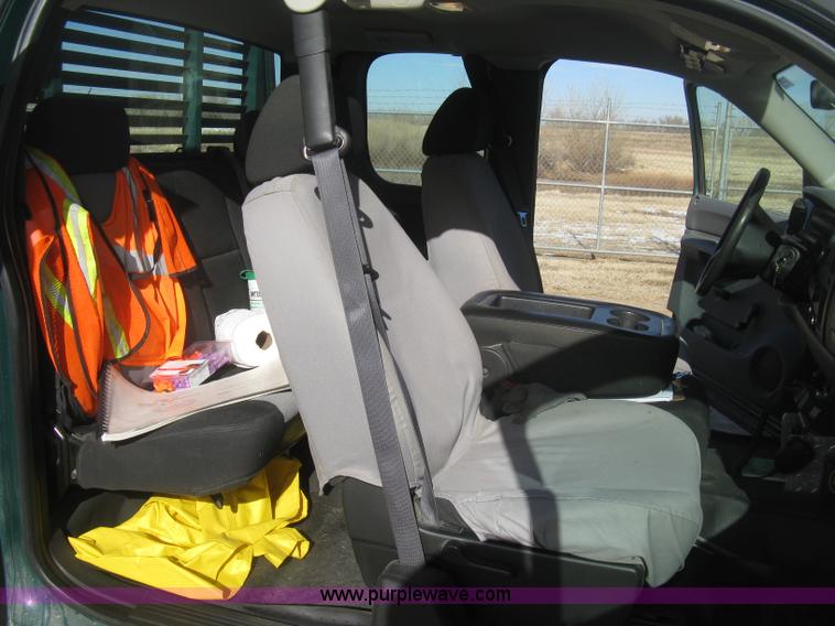 image for item I5737 2007 Chevrolet Silverado 3500HD Ext. Cab utility truck