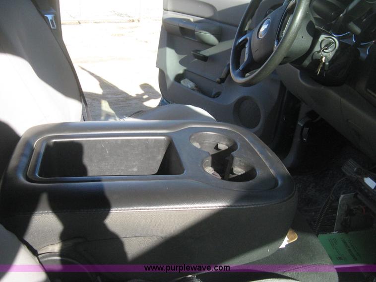 image for item I5737 2007 Chevrolet Silverado 3500HD Ext. Cab utility truck