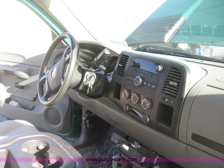 image for item I5737 2007 Chevrolet Silverado 3500HD Ext. Cab utility truck