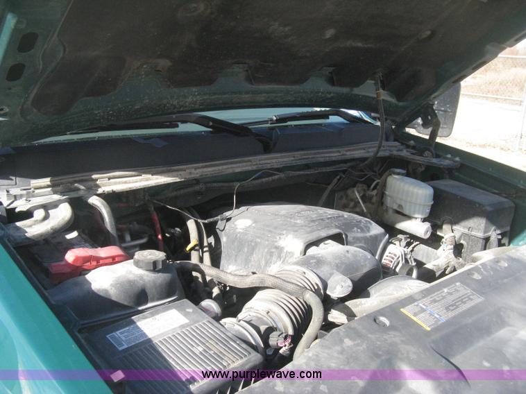 image for item I5737 2007 Chevrolet Silverado 3500HD Ext. Cab utility truck