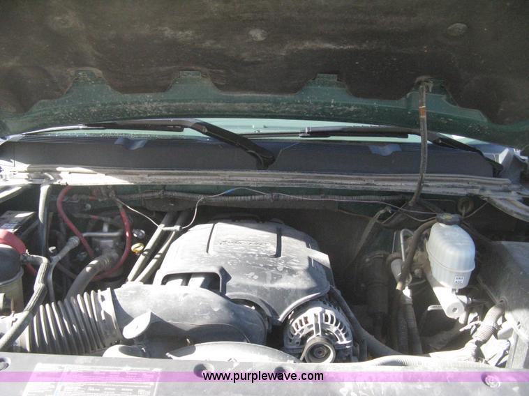 image for item I5737 2007 Chevrolet Silverado 3500HD Ext. Cab utility truck