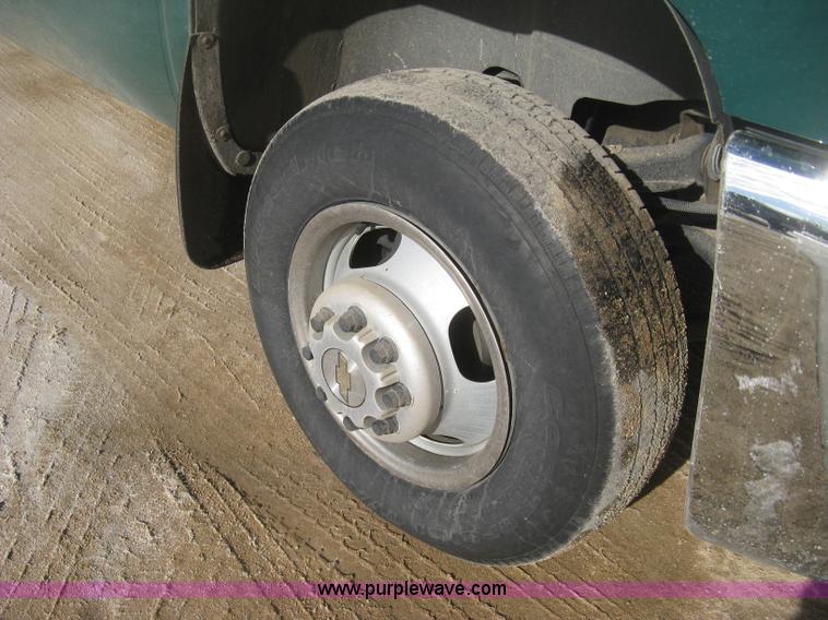 image for item I5737 2007 Chevrolet Silverado 3500HD Ext. Cab utility truck