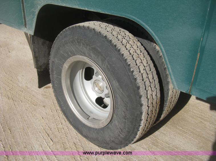 image for item I5737 2007 Chevrolet Silverado 3500HD Ext. Cab utility truck