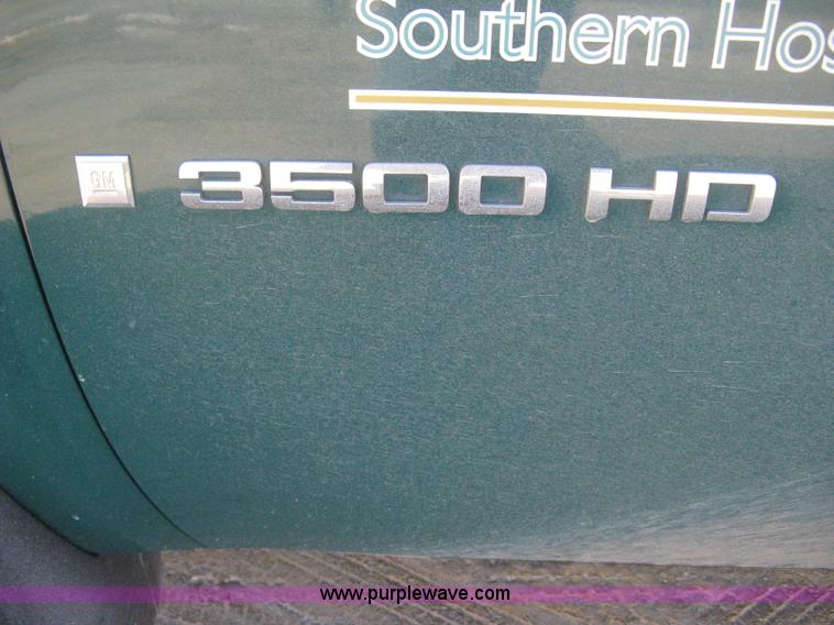 image for item I5737 2007 Chevrolet Silverado 3500HD Ext. Cab utility truck