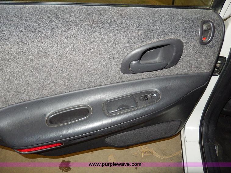 image for item I9432 2000 Dodge Intrepid ES