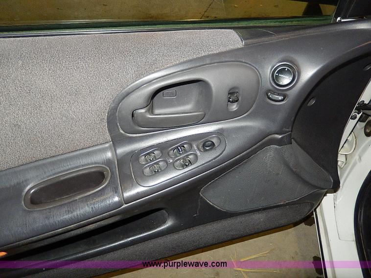 image for item I9432 2000 Dodge Intrepid ES