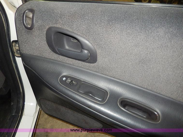 image for item I9432 2000 Dodge Intrepid ES