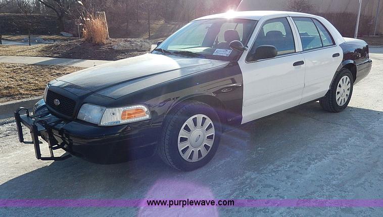 image for item I9434 2007 Ford Crown Victoria Police Interceptor