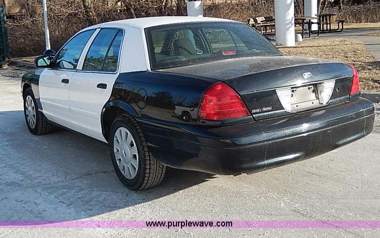 image for item I9434 2007 Ford Crown Victoria Police Interceptor