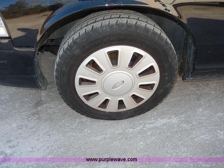 image for item I9434 2007 Ford Crown Victoria Police Interceptor