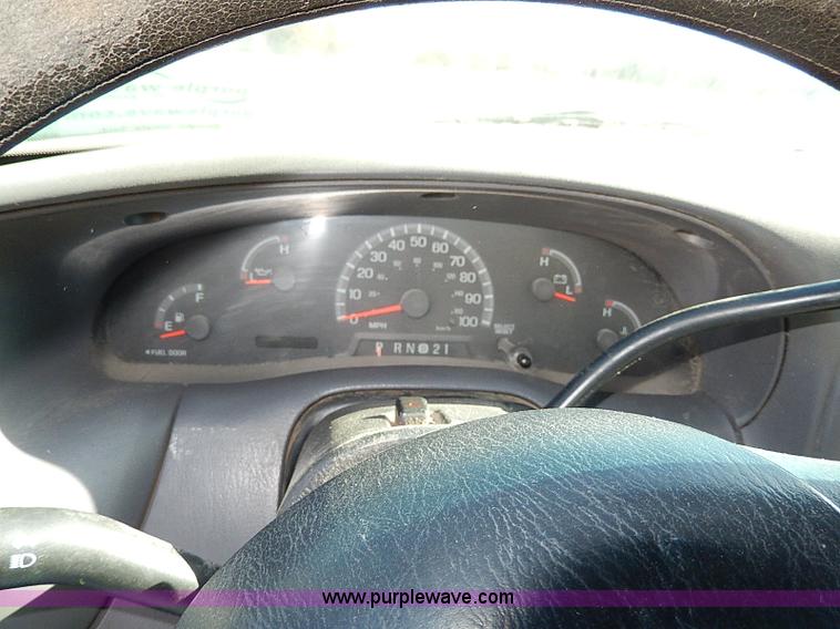 image for item I9449 1999 Ford F150 XL pickup truck