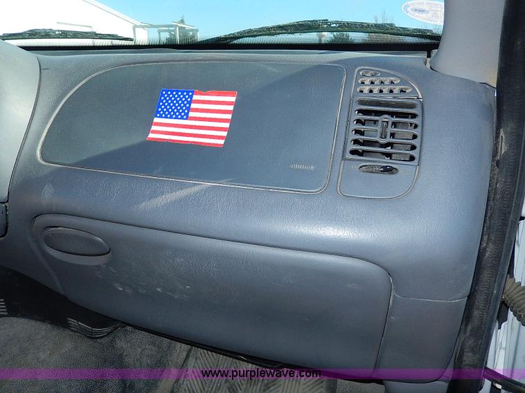 image for item I9449 1999 Ford F150 XL pickup truck