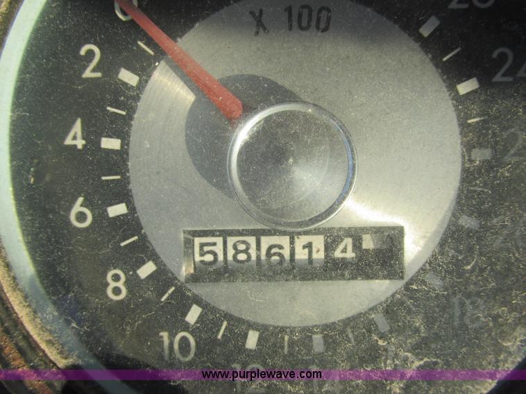 image for item AB9291 Ford 8600 tractor