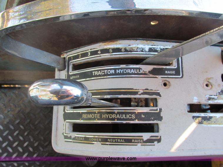 image for item AB9291 Ford 8600 tractor